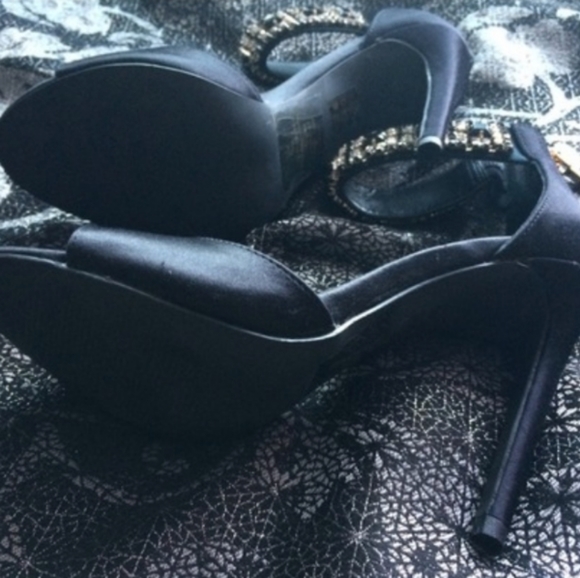 Express high heels - Picture 3 of 3